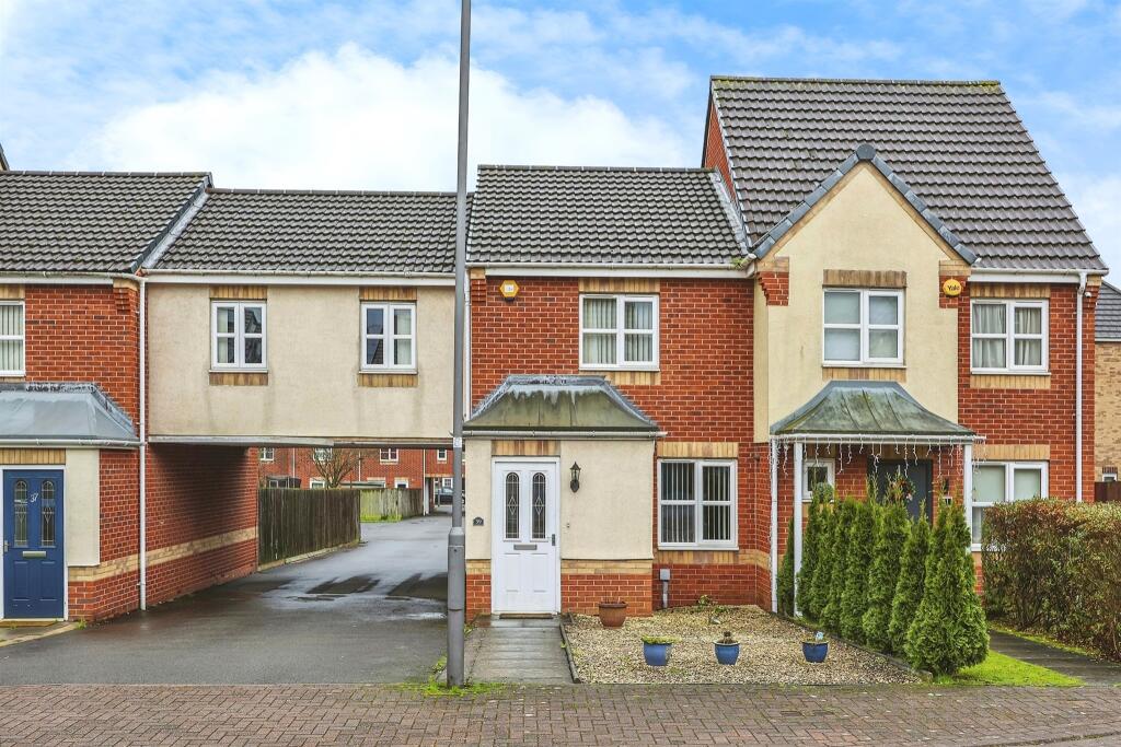 4 bedroom terraced house for sale in Pagett Close, Hucknall, Nottingham