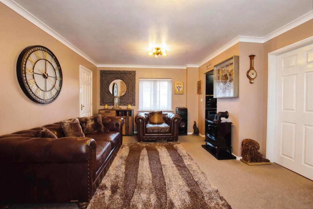 2 bedroom house for sale in Ashgate Road, Hucknall, Nottingham, NG15