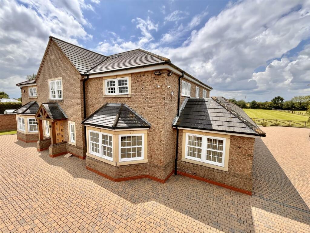 6 bedroom detached house for sale in York Road, Cliffe, Selby, YO8