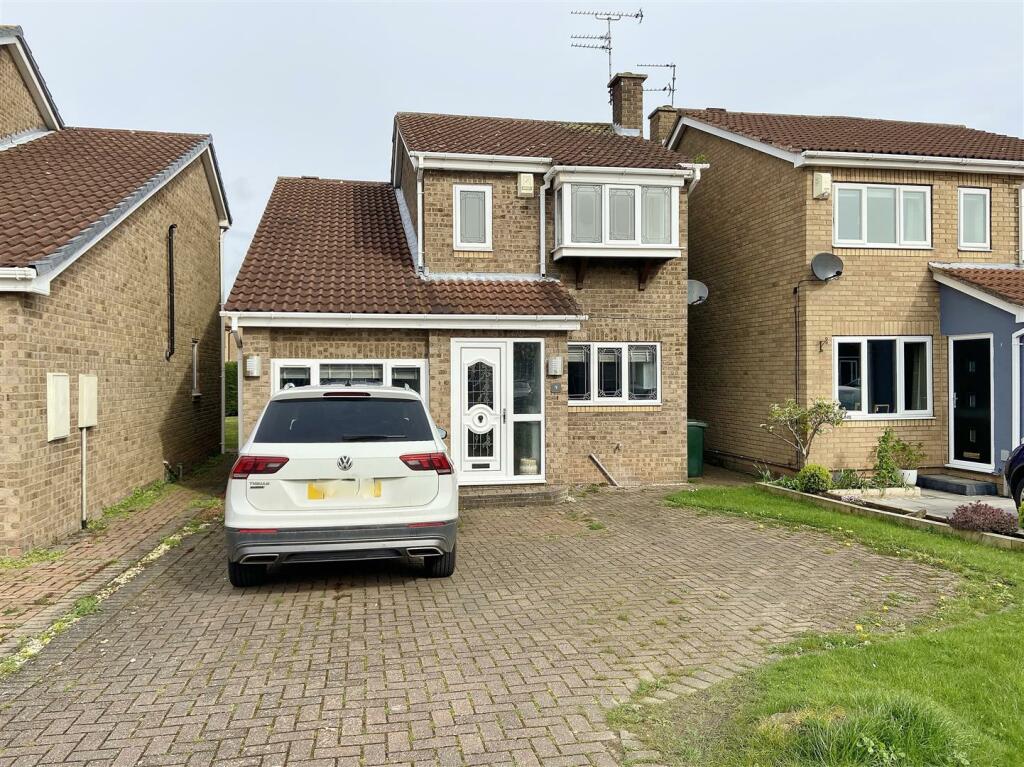 4 bedroom detached house for sale in Danescroft, Selby, YO8