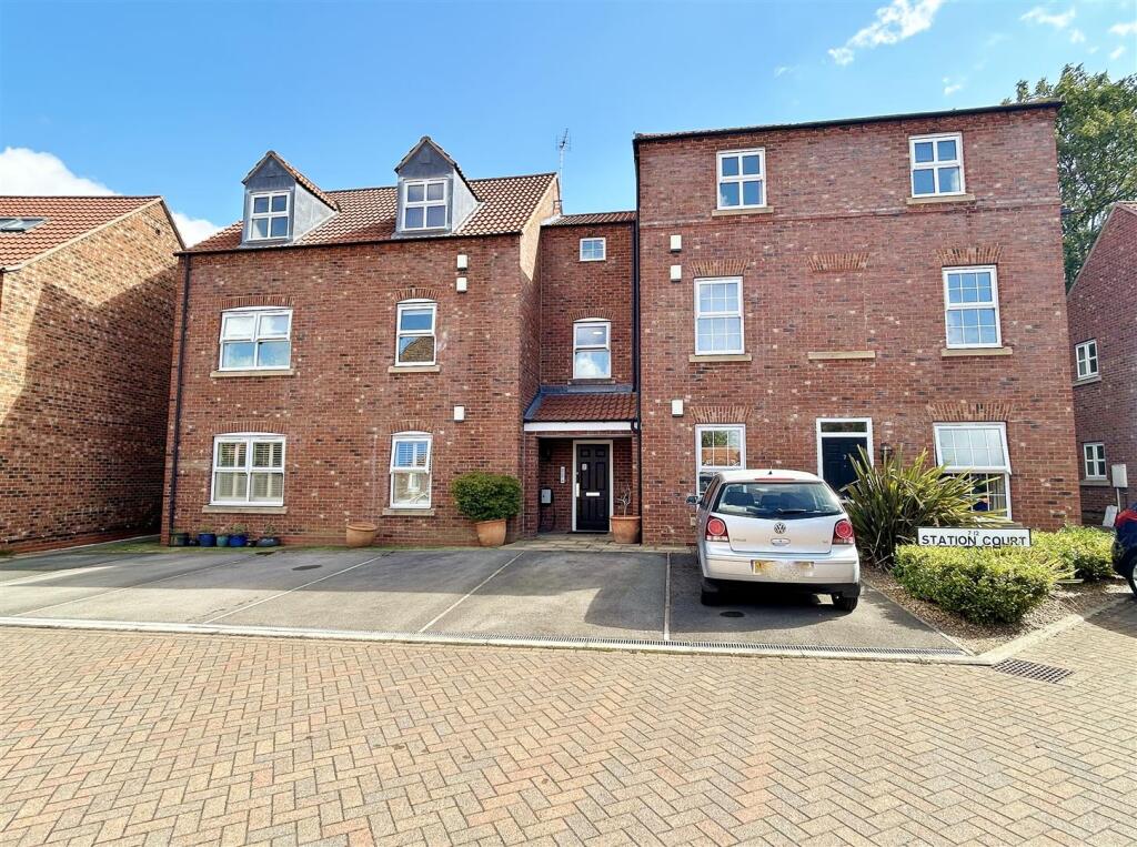 2 bedroom apartment for sale in Station Court, Station Rise, Riccall ...