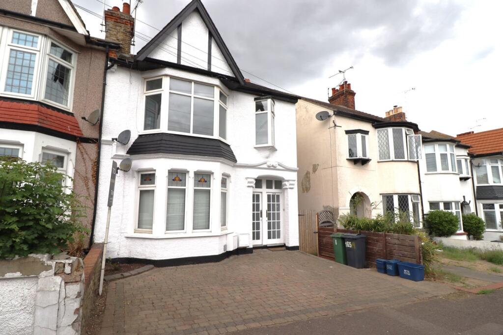 Main image of property: Leighton Avenue, GARDEN & DRIVEWAY, Leigh-on-Sea, SS9