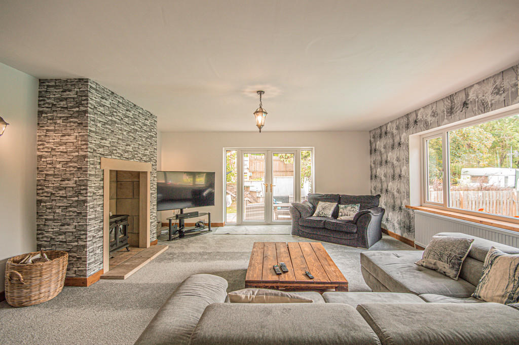 7 bedroom detached house for sale in Huddersfield Road, Haigh, Barnsley