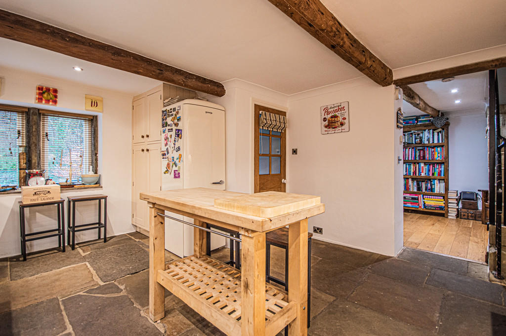 3 bedroom detached house for sale in Brownhill Lane, Holmbridge