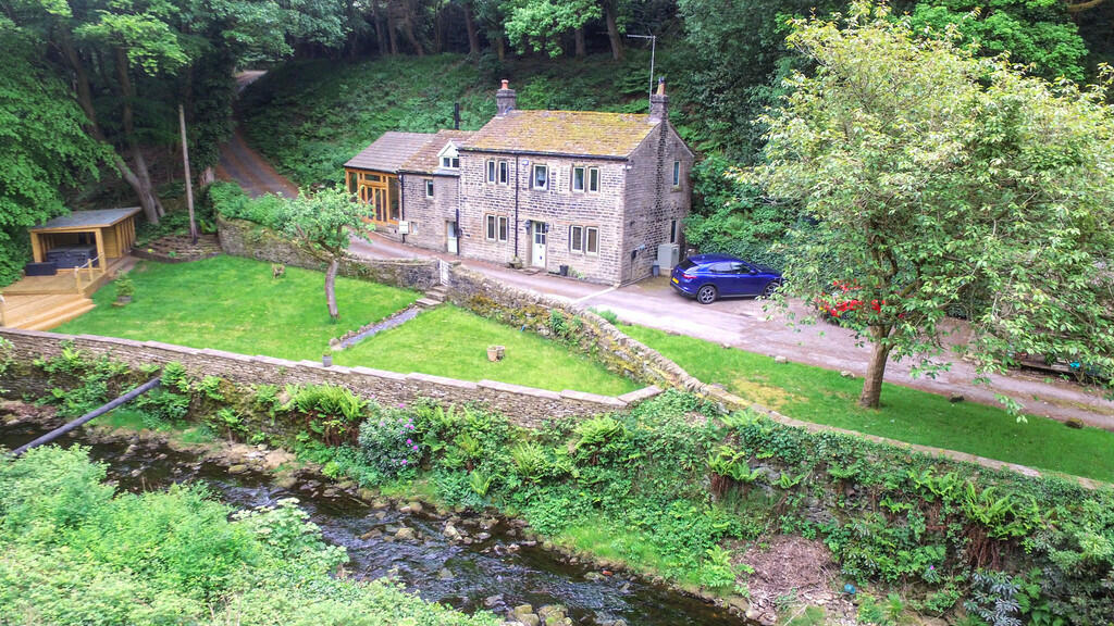 3 bedroom detached house for sale in Brownhill Lane, Holmbridge, Holmfirth, HD9