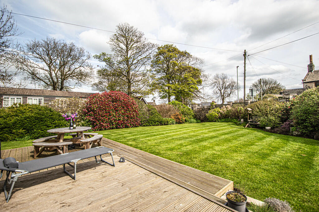 4 bedroom detached bungalow for sale in Carr Hill Road, Upper