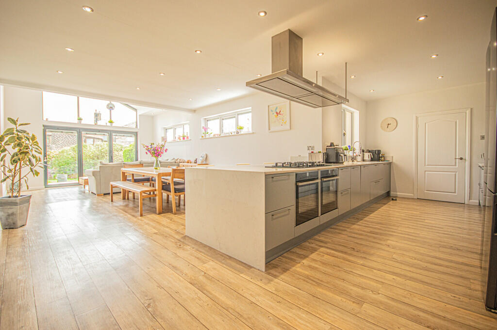 4 bedroom detached bungalow for sale in Carr Hill Road, Upper