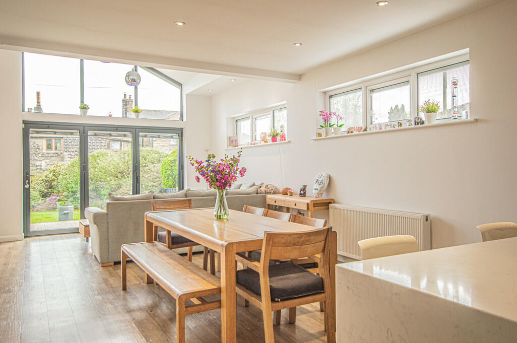 4 bedroom detached bungalow for sale in Carr Hill Road, Upper