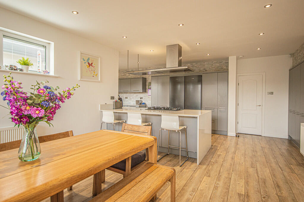 4 bedroom detached bungalow for sale in Carr Hill Road, Upper