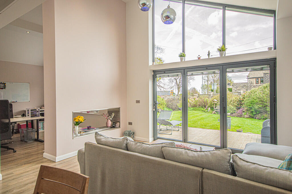 4 bedroom detached bungalow for sale in Carr Hill Road, Upper