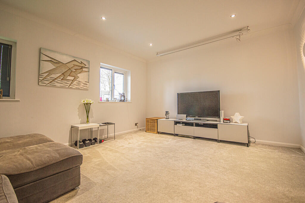 4 bedroom detached bungalow for sale in Carr Hill Road, Upper