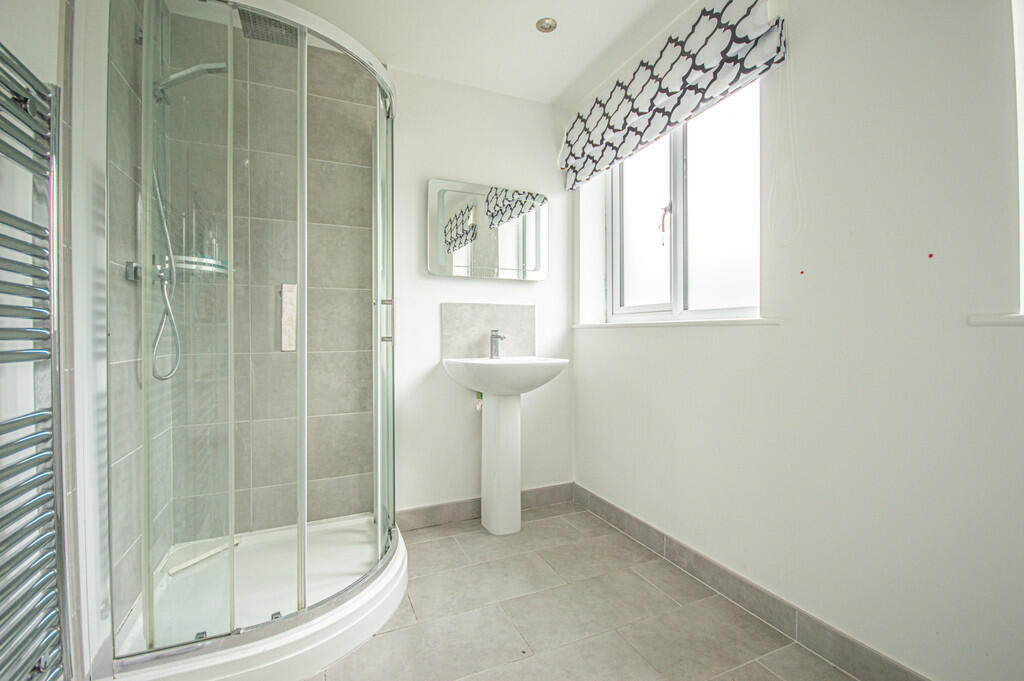 4 bedroom detached bungalow for sale in Carr Hill Road, Upper