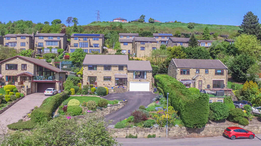 5 bedroom detached house for sale in Low Road, Thornhill Edge, WF12