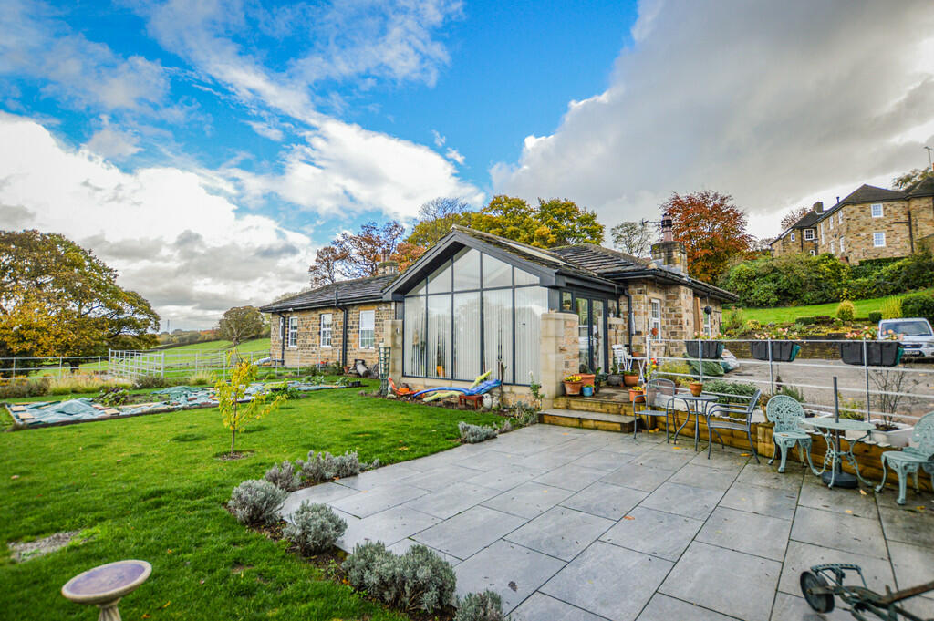 3 bedroom semidetached bungalow for sale in Sands Lane Mirfield