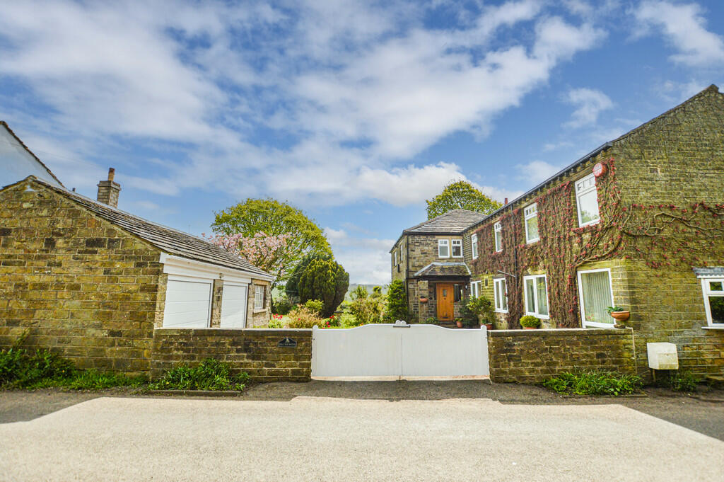 4 bedroom detached house for sale in Linfit Lane, Kirkburton, Huddersfield, HD8