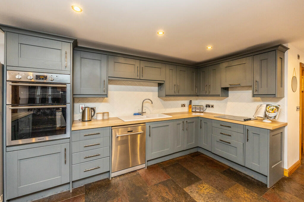 Additional property image - Whitechapel Road, Cleckheaton