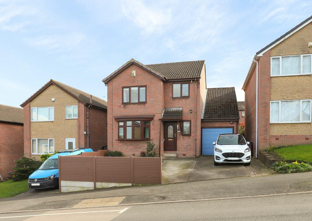 4 bedroom detached house for sale in Rowan Tree Road, Killamarsh, S21