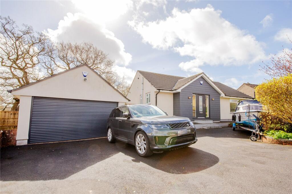 4 bedroom detached house for sale in Charnhill Crescent, Mangotsfield