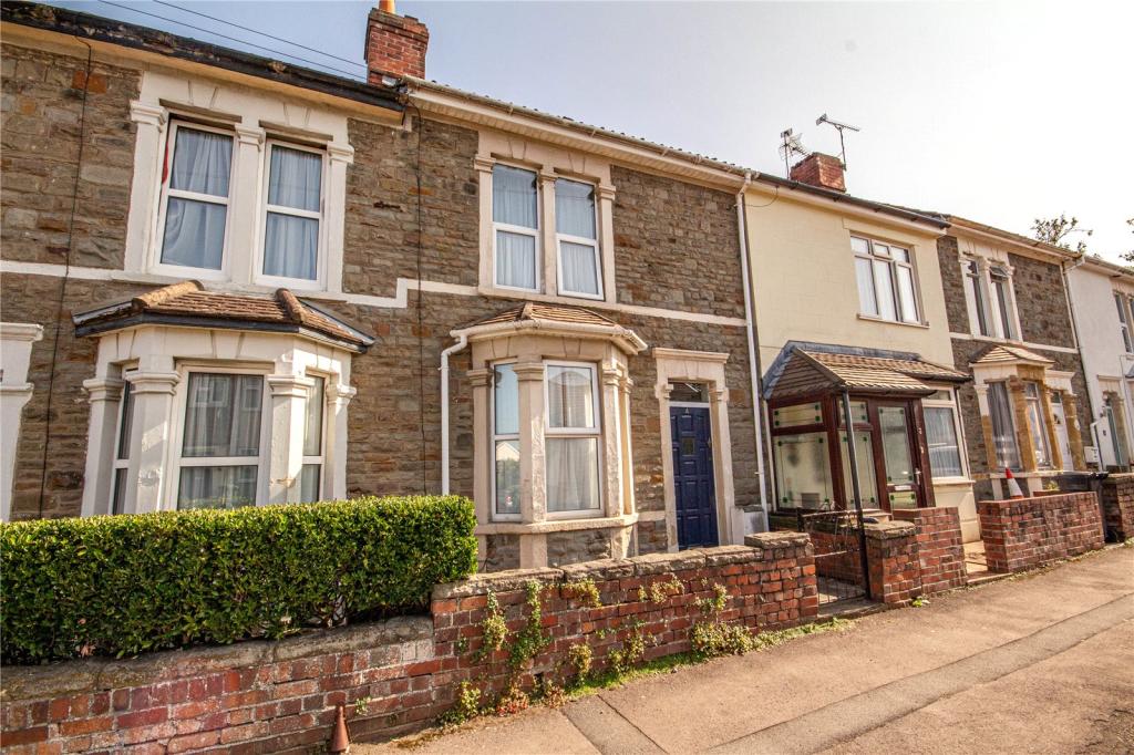 2 bedroom terraced house for sale in Heathcote Road, Staple Hill