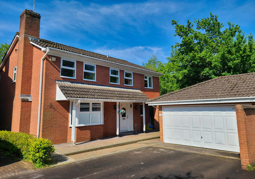 4 bedroom detached house for sale in Rockleigh Drive, Ashurst Bridge, SO40