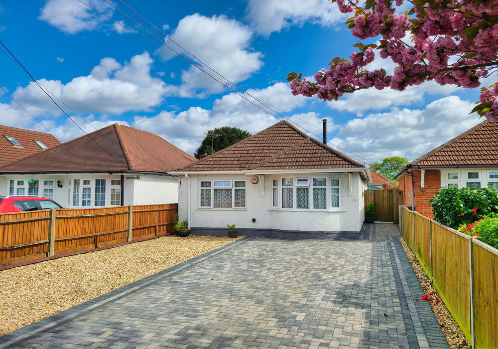 2 bedroom detached bungalow for sale in Testwood Lane, Totton, SO40 , SO40