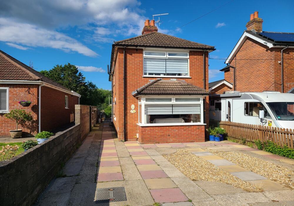 3 bedroom detached house for sale in Jacobs Gutter Lane, Hounsdown, SO40
