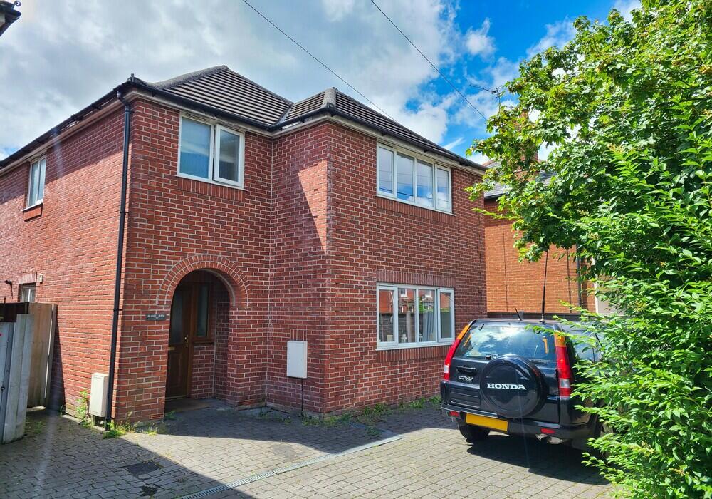 3 bedroom detached house for sale in Salisbury Road, Central Totton, SO40