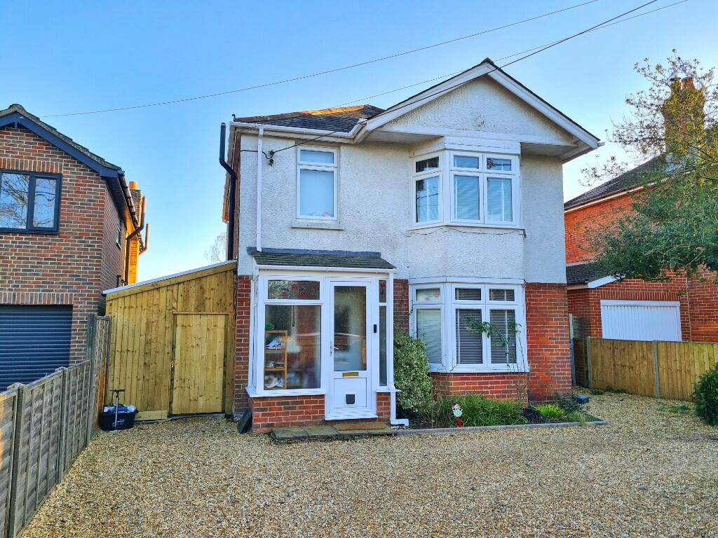 3 bedroom detached house for sale in Cooks Lane, SO40