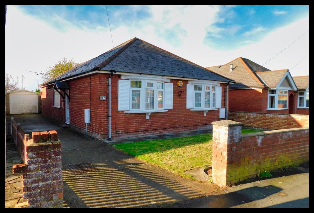 2 bedroom detached bungalow for sale in Westfield Road, Totton, SO40