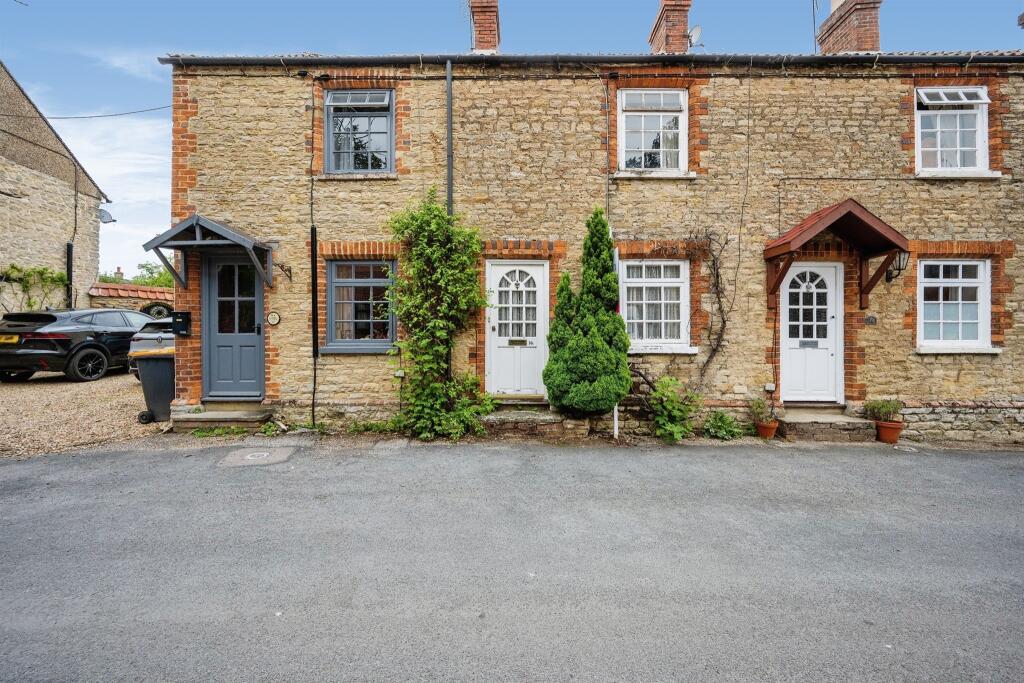 2 bedroom character property for sale in Orchard Lane, Harrold, Bedford, MK43