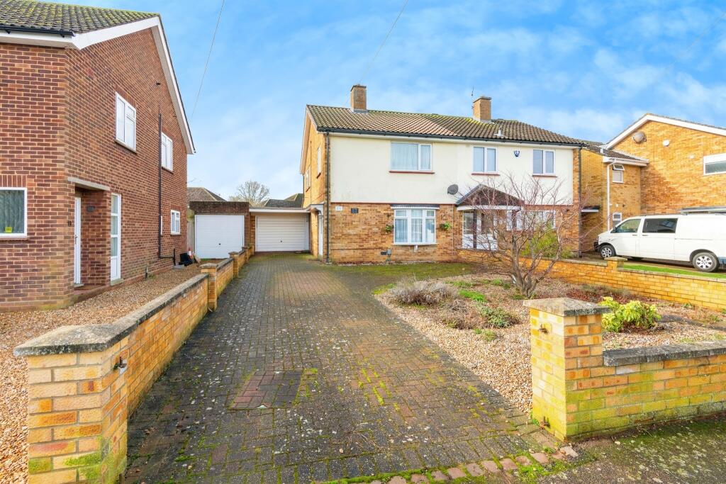 3 bedroom semidetached house for sale in Putnoe Heights, Bedford, MK41