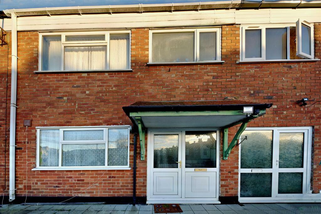 3 bedroom apartment for sale in Bearwood Road, Smethwick, B66
