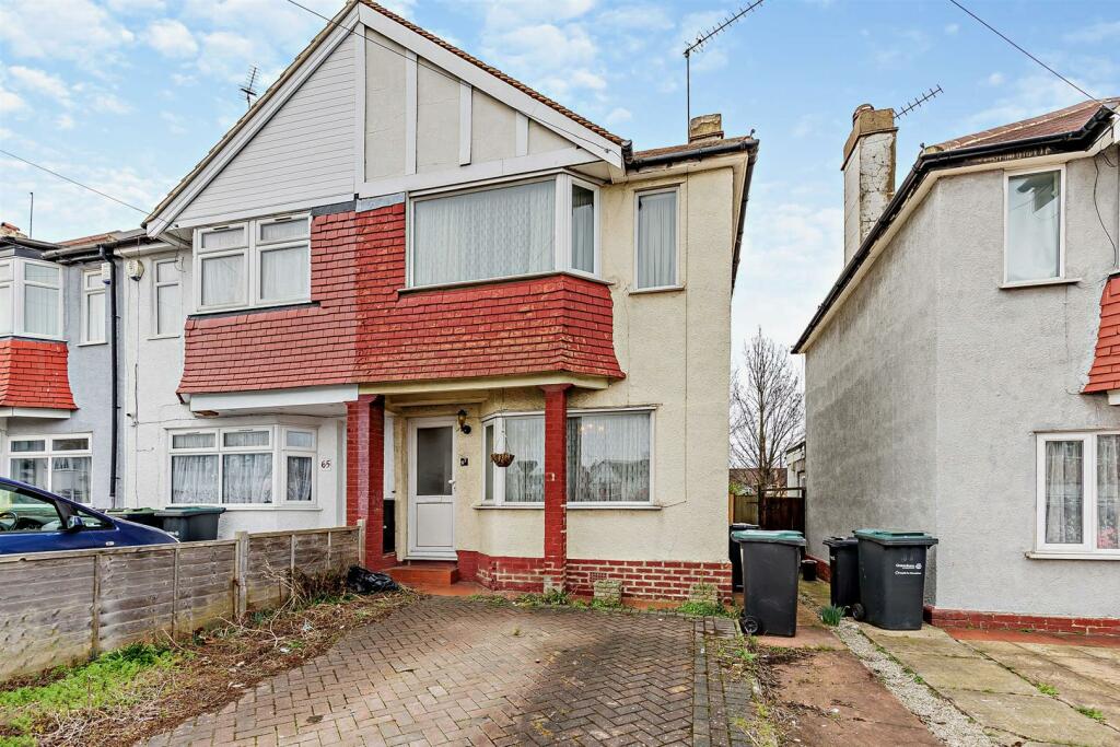 2 bedroom end of terrace house for sale in St. Marks Avenue, Northfleet