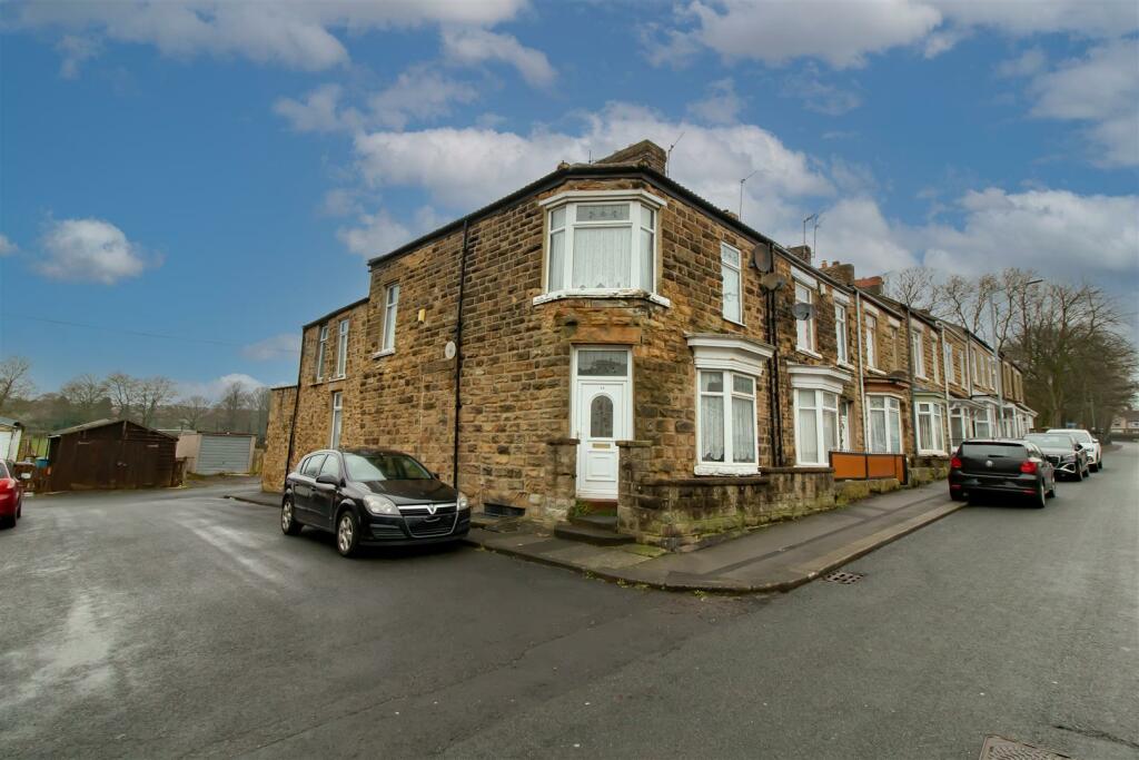 4 bedroom end of terrace house for sale in St. Johns Road, Shildon, DL4