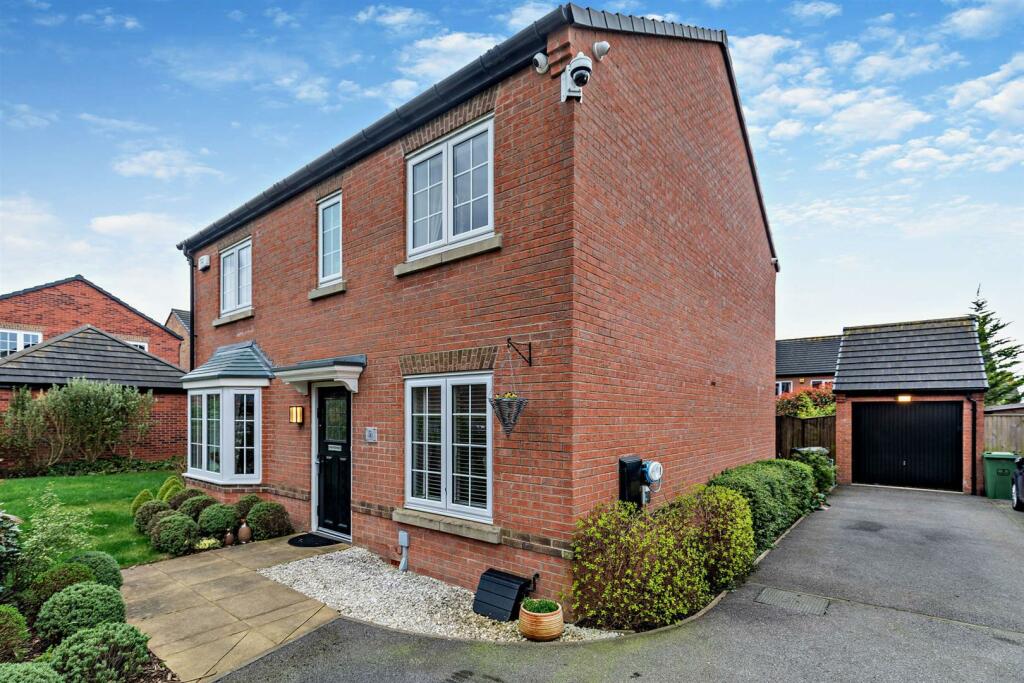 4 bedroom detached house for sale in Princess Street, Great Preston, LS26