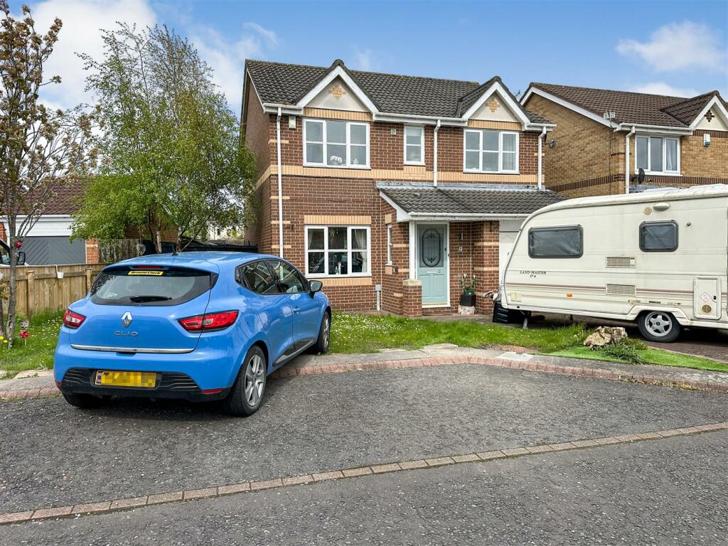 4 bedroom detached house for sale in Woodhall Spa, Shiney Row, DH4