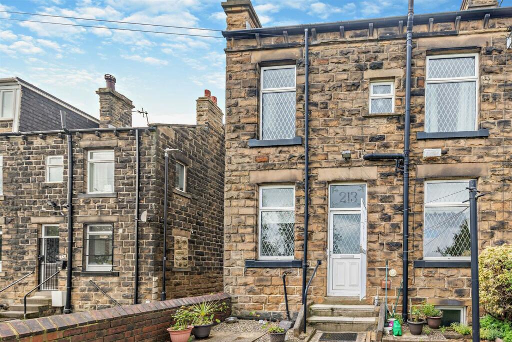 2 bedroom end of terrace house for sale in Fountain Street, Morley, LS27