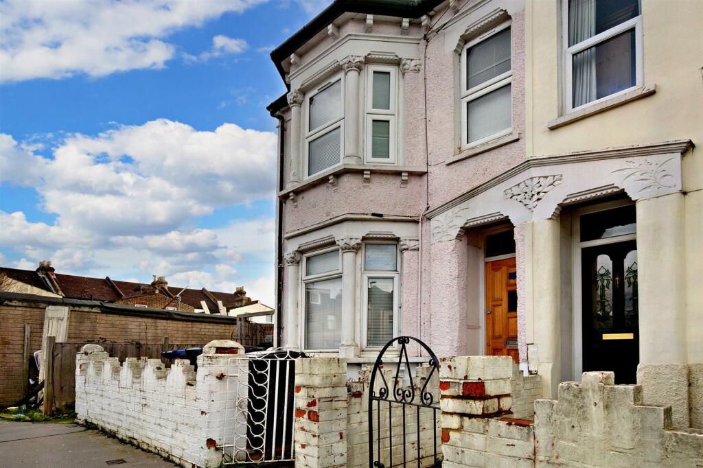 2 bedroom apartment for sale in Boswell Road, Thornton Heath, CR7
