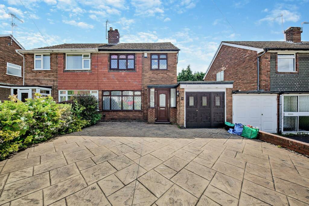 3 bedroom house for sale in Broadlands Drive, Brierley Hill, DY5