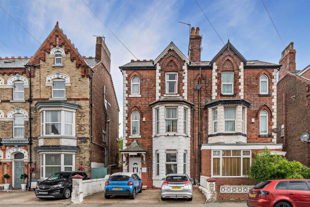 7 bedroom semi-detached house