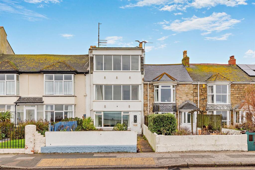 6 bedroom terraced house