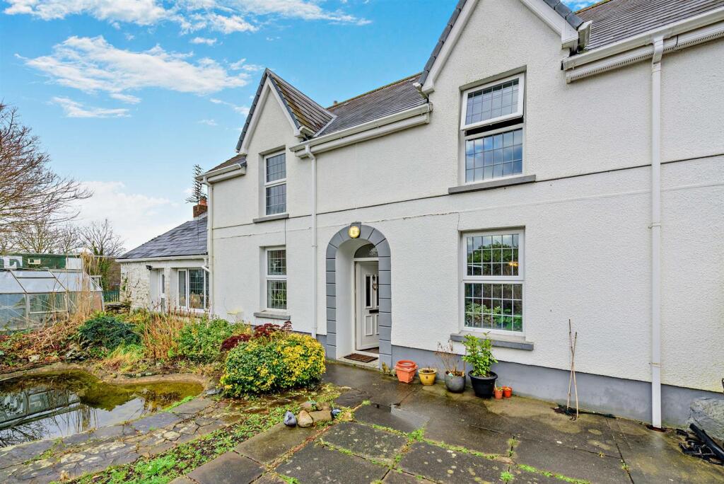 Main image of property: Heol Llwchwr, Ammanford