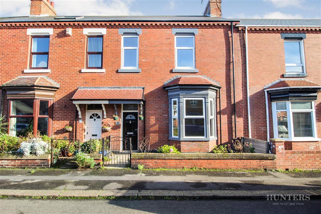 3 bedroom terraced house for sale in Featherstone Street, Roker