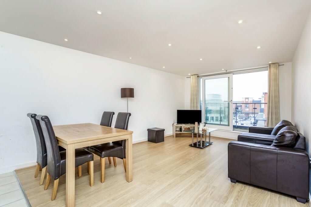 2 bedroom apartment for rent in The Crescent, Gunwharf Quays, PO1