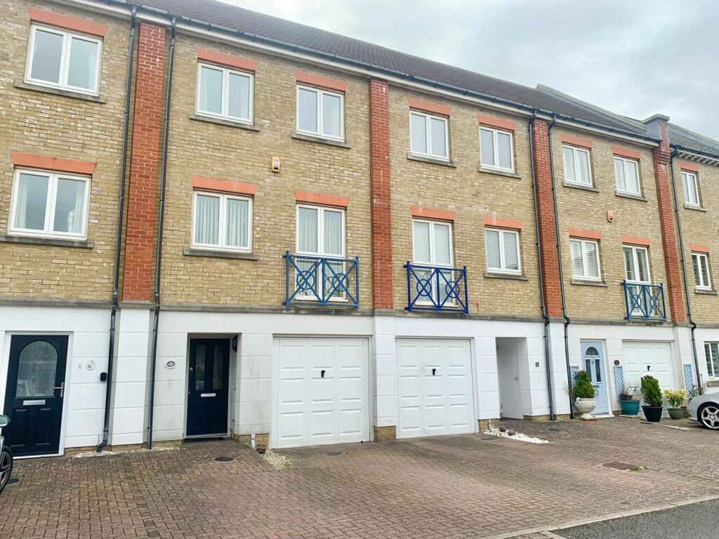4 bedroom town house for rent in The Piazza, Sovereign Harbour South, Eastbourne, BN23