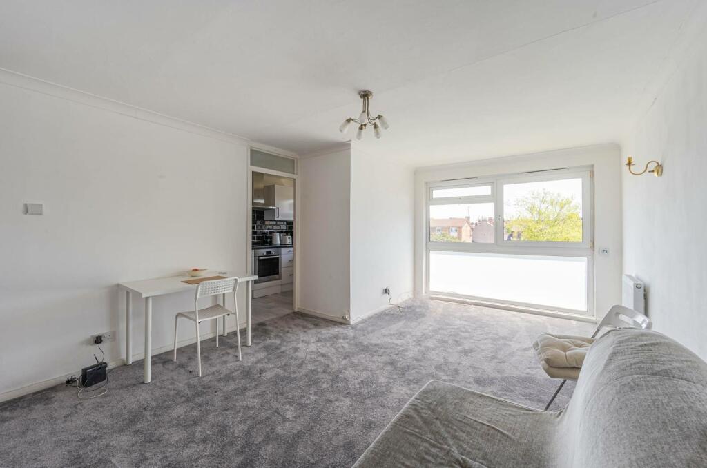 2 bedroom flat for sale in Hope Park, Bromley, BR1