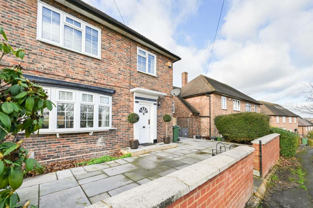 3 bedroom house for sale in Friday Hill West, Chingford, London, E4