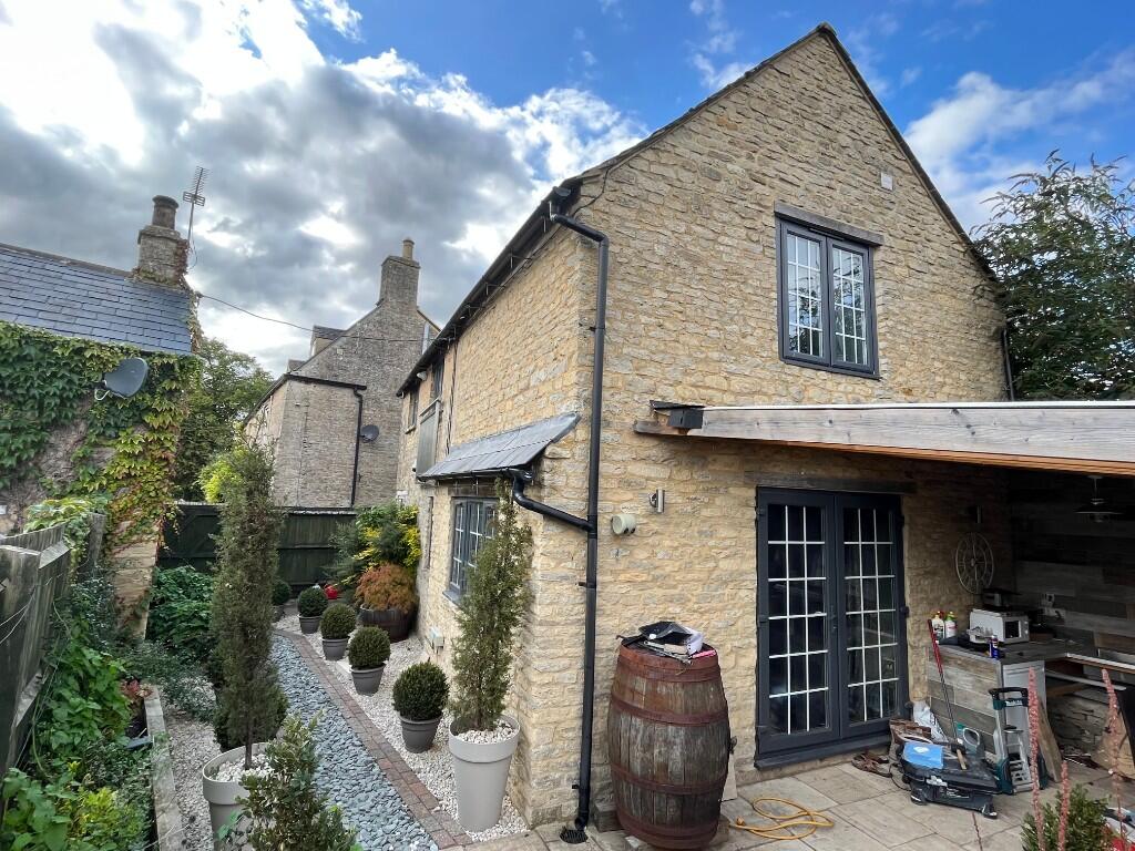 Main image of property: Manor Road, OX18