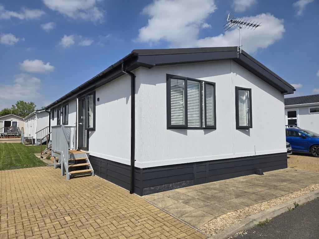Main image of property: Carterton Mobile Home Park, Carterton, Oxfordshire, OX18