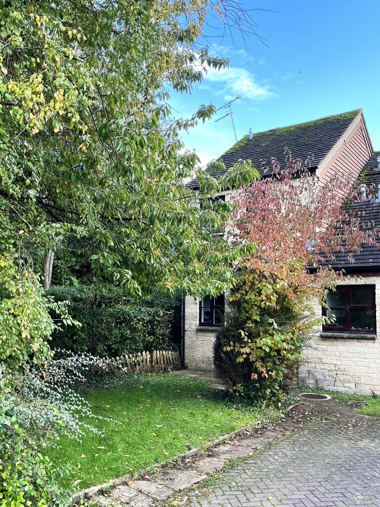 Main image of property: Hollis Close, Witney, Oxfordshire, OX28